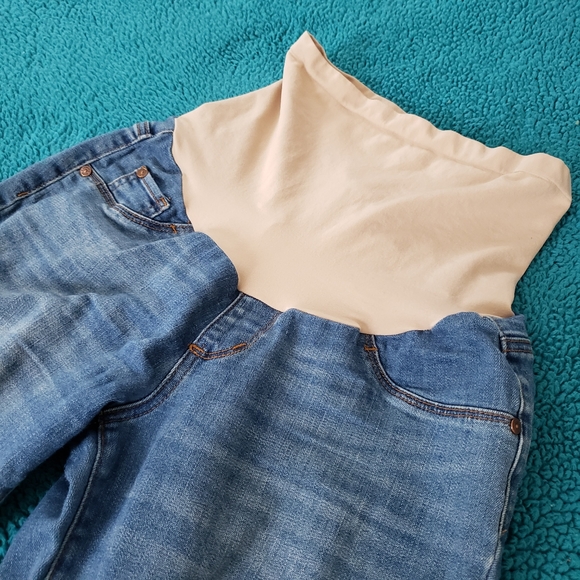 Large Maternity Ripped Jean's Motherhood - Picture 4 of 7